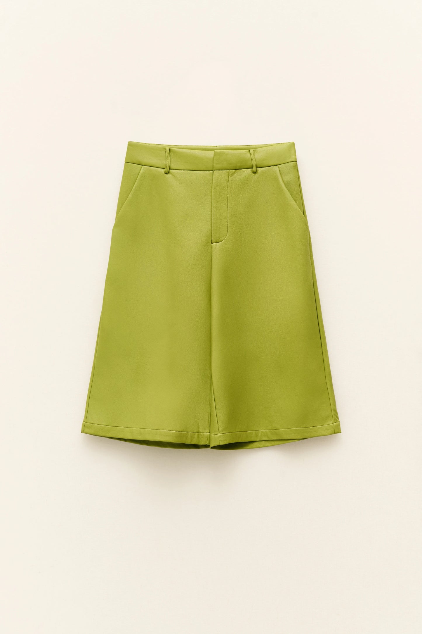 bermudas en cuir vegan