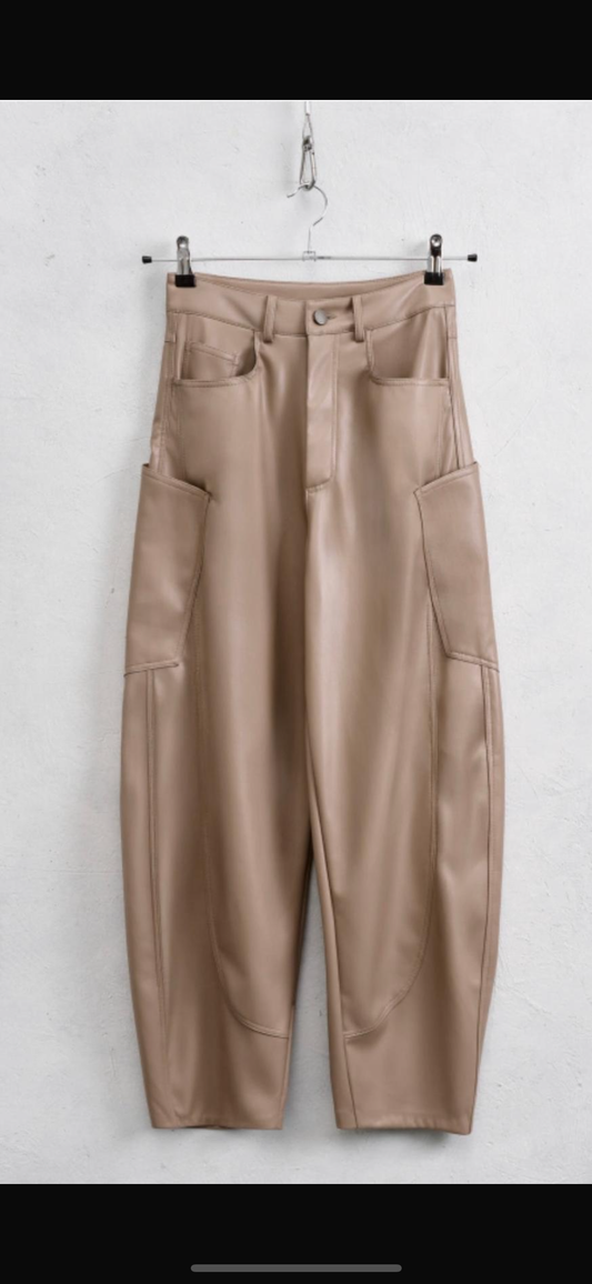 pantalon en cuir vegan