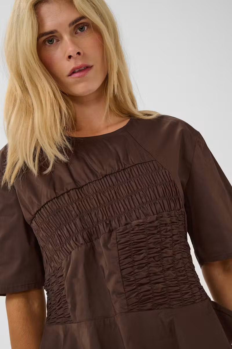blouse brune